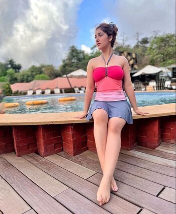 Ashnoor kaur image