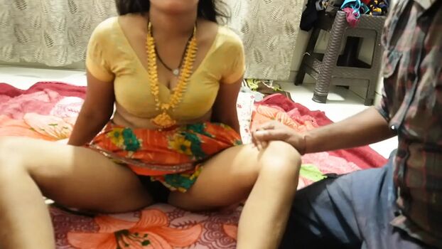 Ashu reddy image