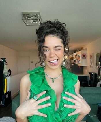 Aulii cravalho image