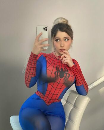 Ava Bamby (avabamby)