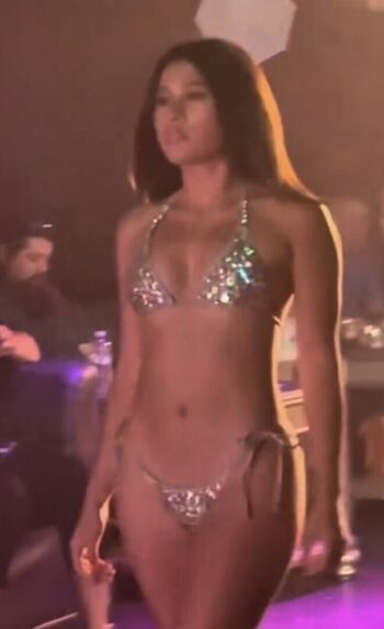Ava yulisa image
