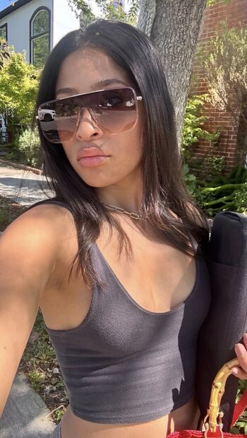 Ava yulisa image