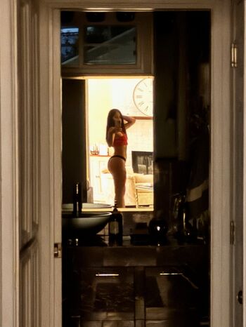 Ava yulisa image