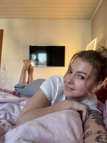 Avaa lynn page 2 image