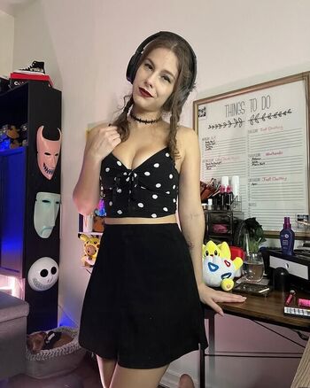 Avery petite 1 image