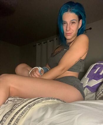 Avery petite 1 image