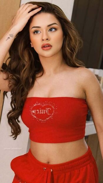 Avneet kaur image