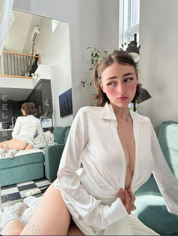 Awholelottazozo image