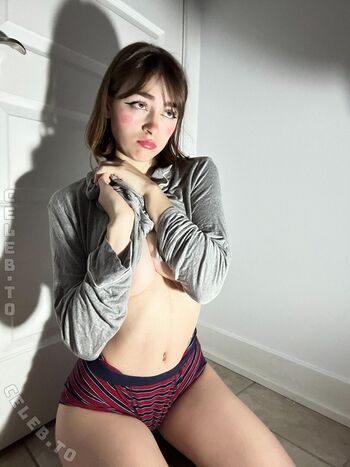 Awholelottazozo image