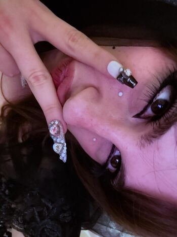 Ayleen valentine image