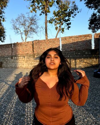 Ayushi bhardwaj image