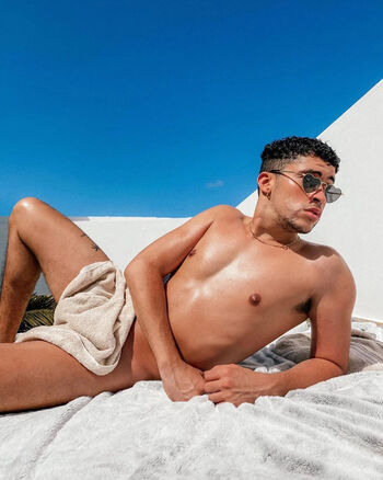 Badbunny image