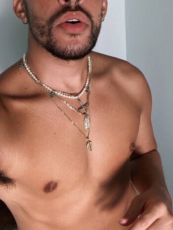 Badbunny image