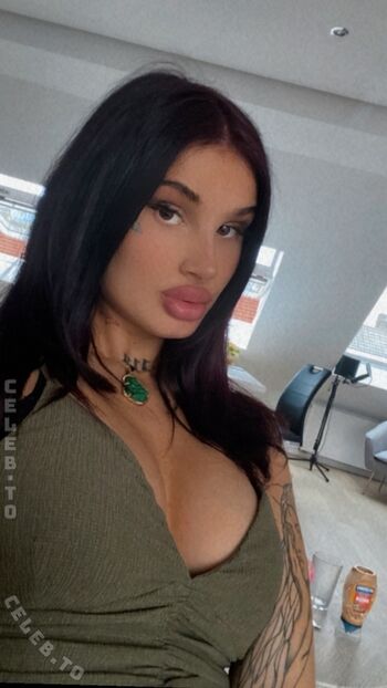 Badgybabe image