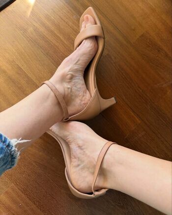 Barearchedbeauty image