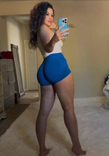 Barefootbaddys image