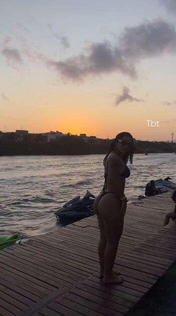 Beatriz bonsanto image