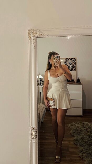 Beatriz de rocha image