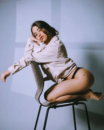 Beatriz oliveira page 3 image