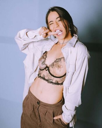 Beatriz oliveira page 2 image