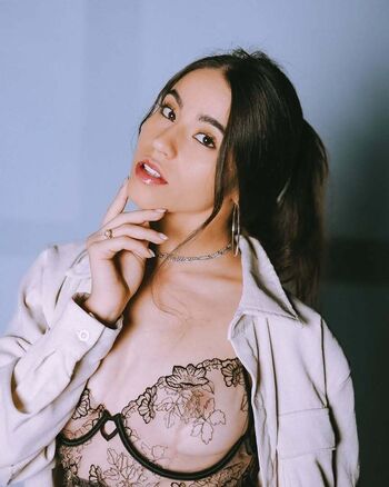 Beatriz oliveira page 2 image