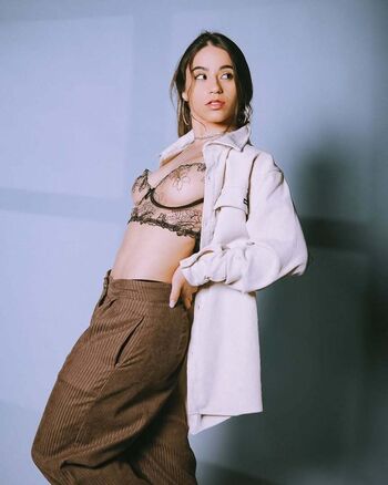 Beatriz oliveira page 2 image