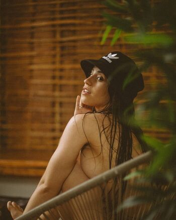 Beatriz oliveira page 2 image