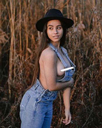 Beatriz oliveira image