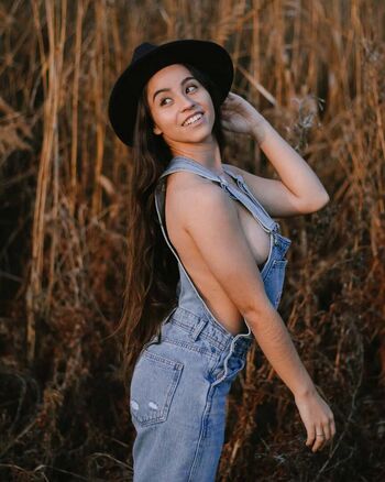 Beatriz oliveira image