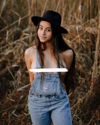 Beatriz oliveira image