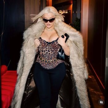 Bebe rexha image