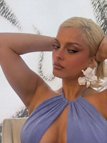 Bebe rexha image