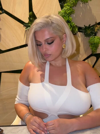 Bebe rexha image