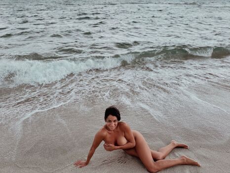 Belen duran image