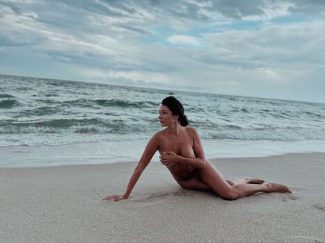 Belen duran image
