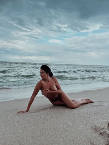 Belen duran image