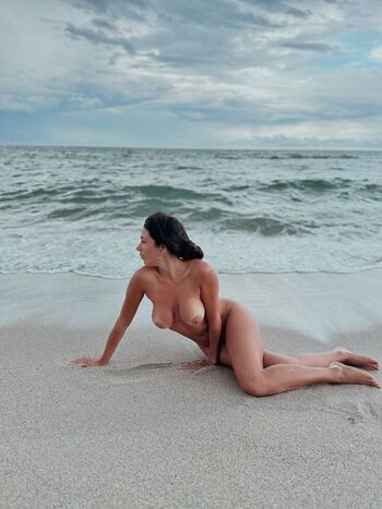 Belen duran image