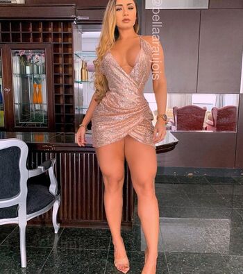 Bella araujo image