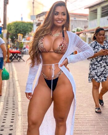 Bella araujo image
