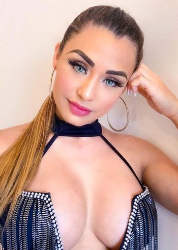 Bella araujo image