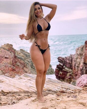 Bella araujo image