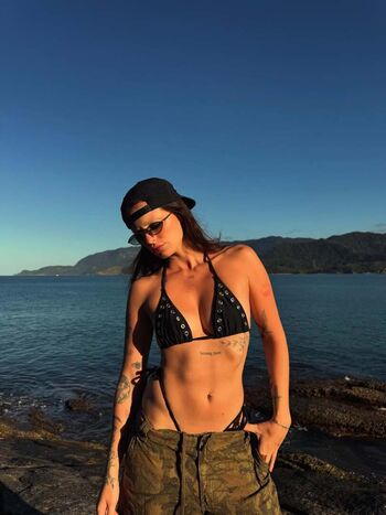 Bella pinheiro image