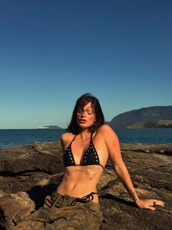 Bella pinheiro image