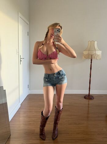 Bellashhh 1 page 2 image