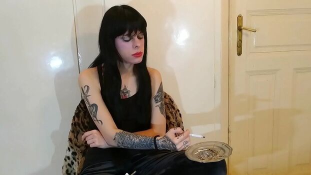 Beth kinky image