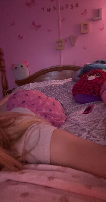 Bethanyyxoxo image