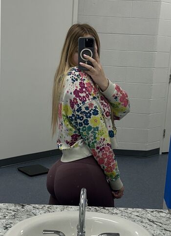 Bethanyyxoxo image