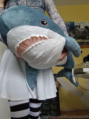 Bicuriousboi99 image