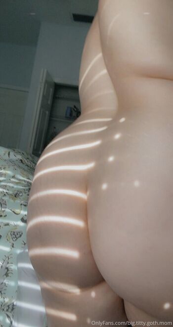 big.titty.goth.mom