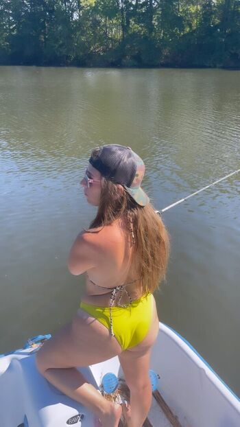Bigbassgirl image